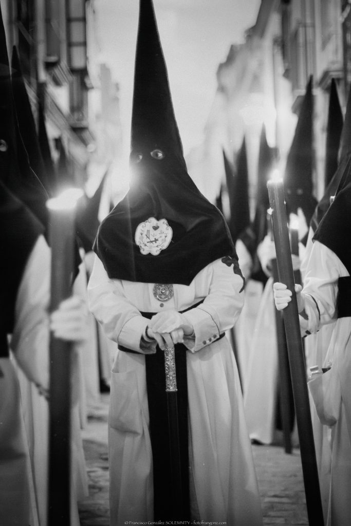 penitente procesion semana santa humildad marchena 2022