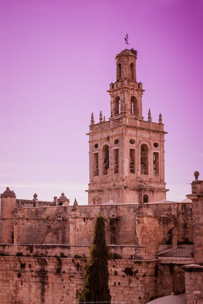Torre campanario de la iglesia de San Miguel de Morón de la Frontera